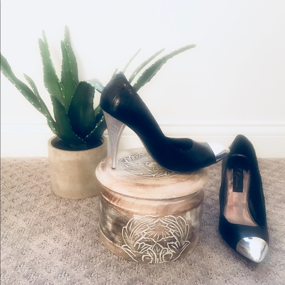 Topshop Shoes - Top Shop Snake print pumps black, silver size 7